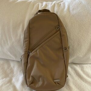 Travelon Anti theft classic sling bag